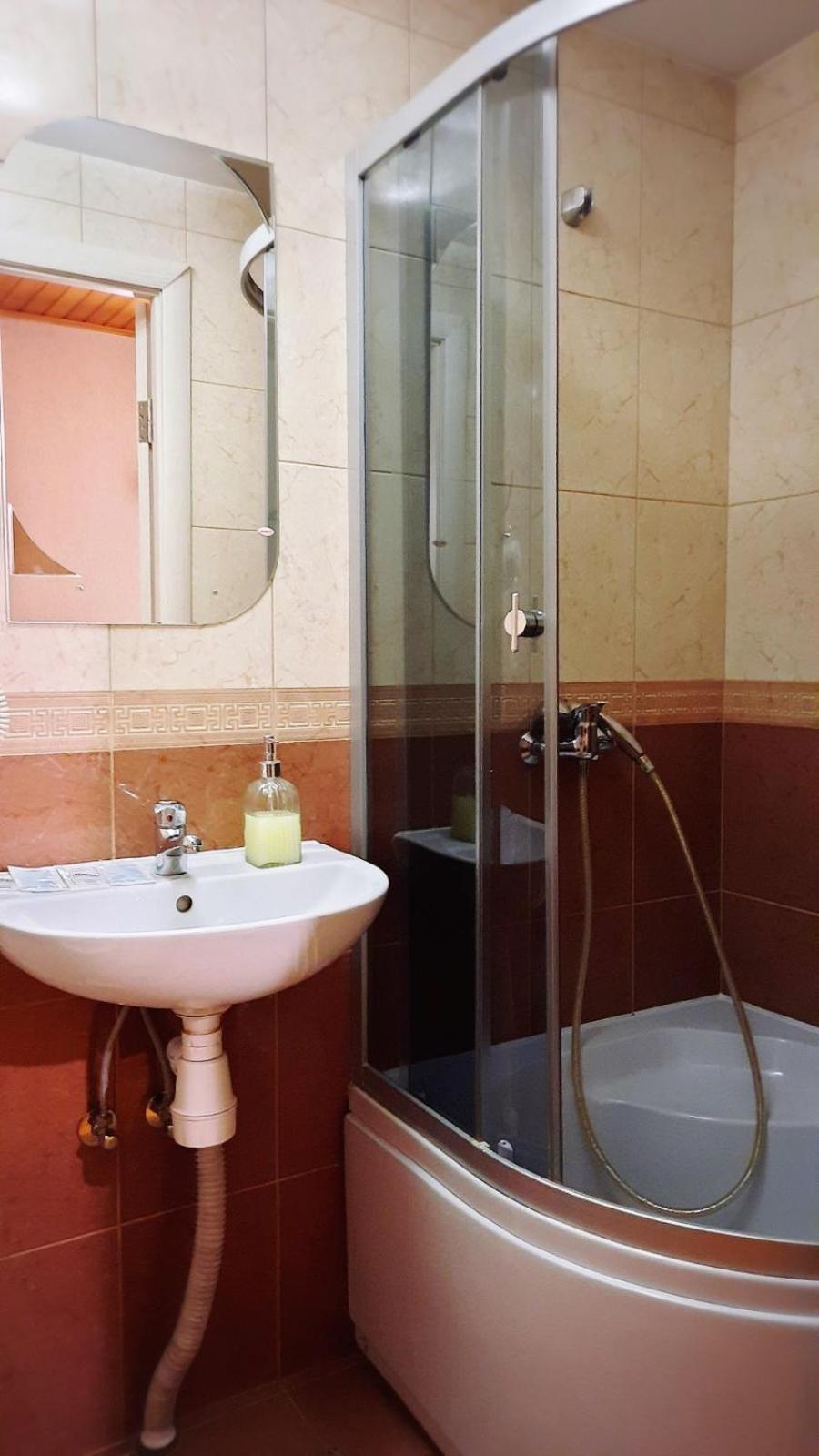 Mini-Hotel Sakvoyage Tsjernivsi Buitenkant foto